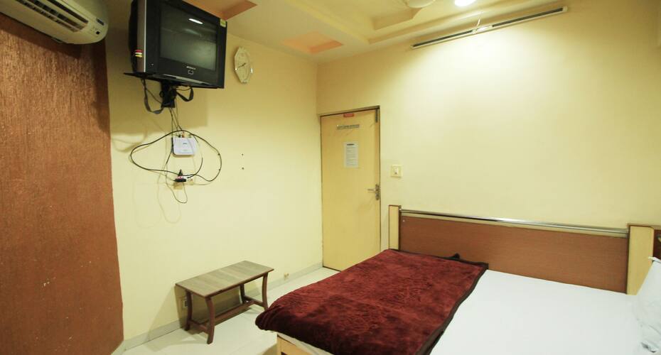 Hotel Sargam, Ahmedabad 4